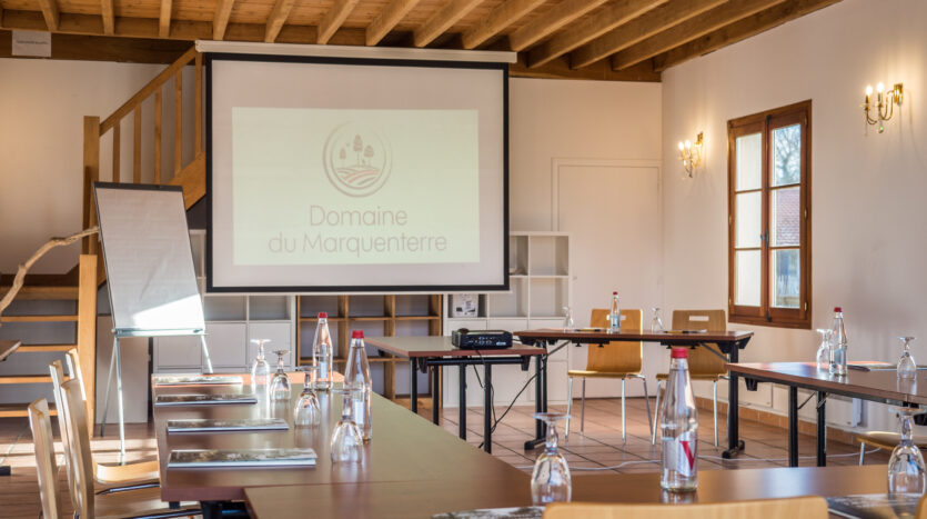 Salle de réunion à la lumière du jour