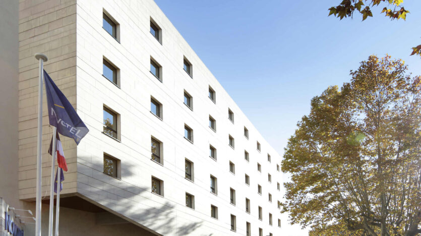 novotel nimes facade