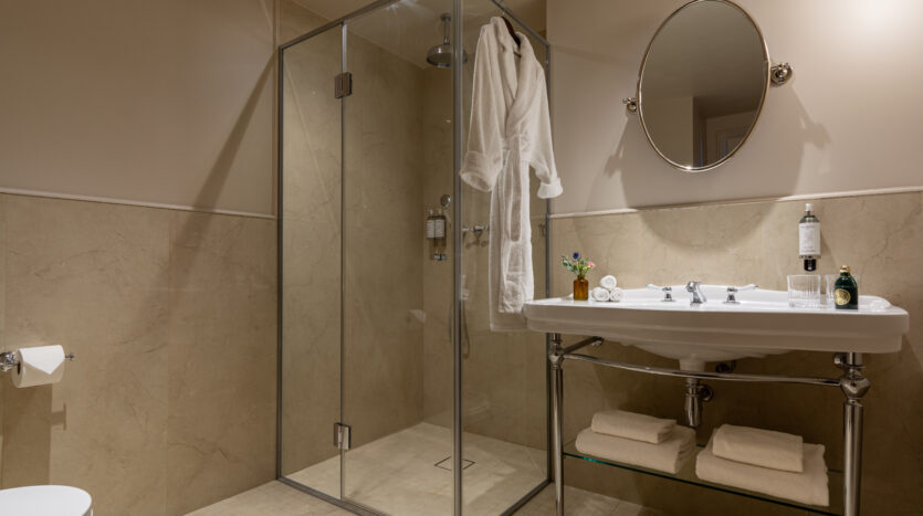 Hotel Napoléon Fontainebleau salle de bain