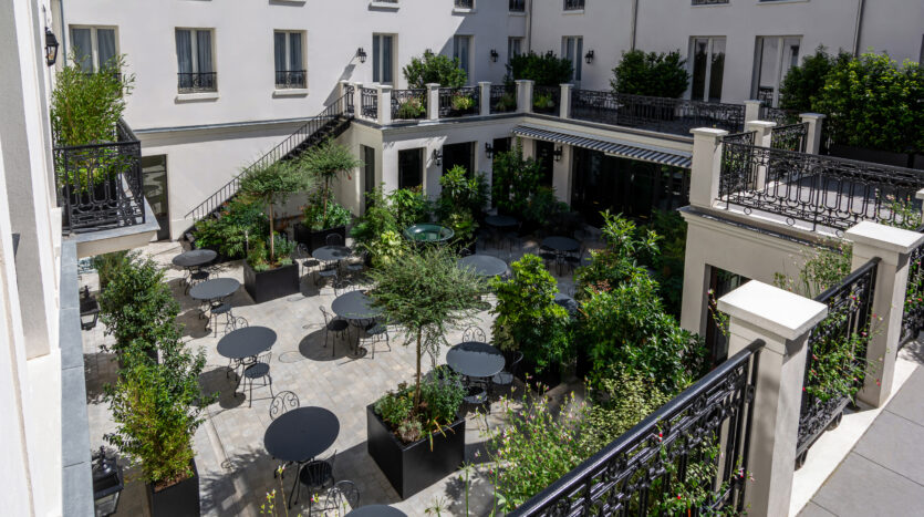 Hotel Napoléon Fontainebleau cour