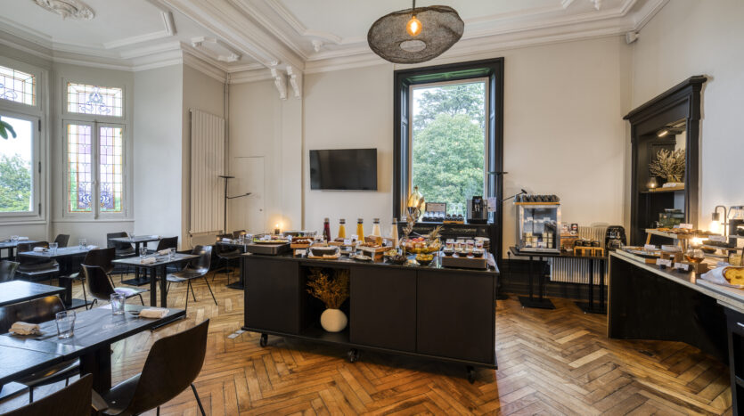 Slow Village Château des Forges salle petit dejeuner