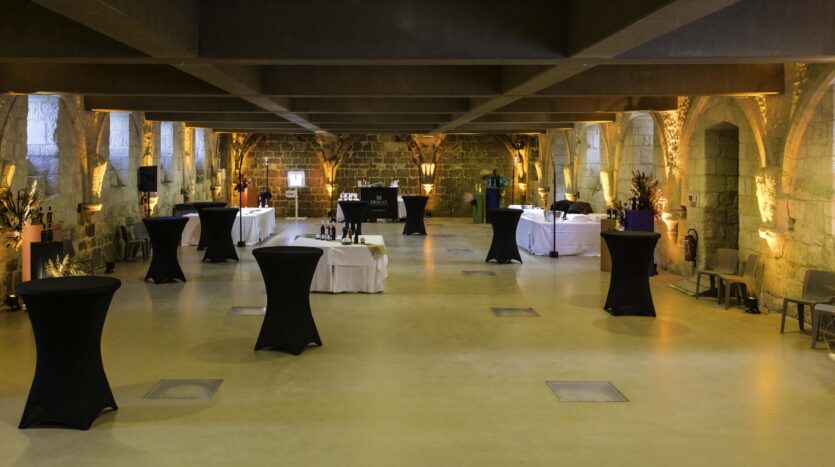 Abbaye de Fontdouce salle des moines cocktail