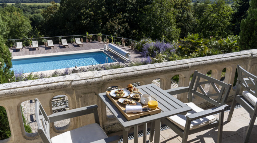 Slow Village Château des Forges piscine