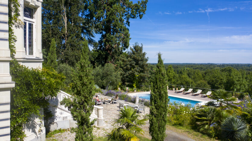 Slow Village Château des Forges piscine