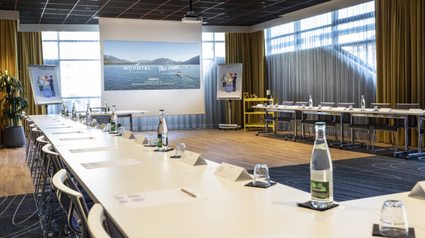 Novotel Annecy centre Atria reunion en U