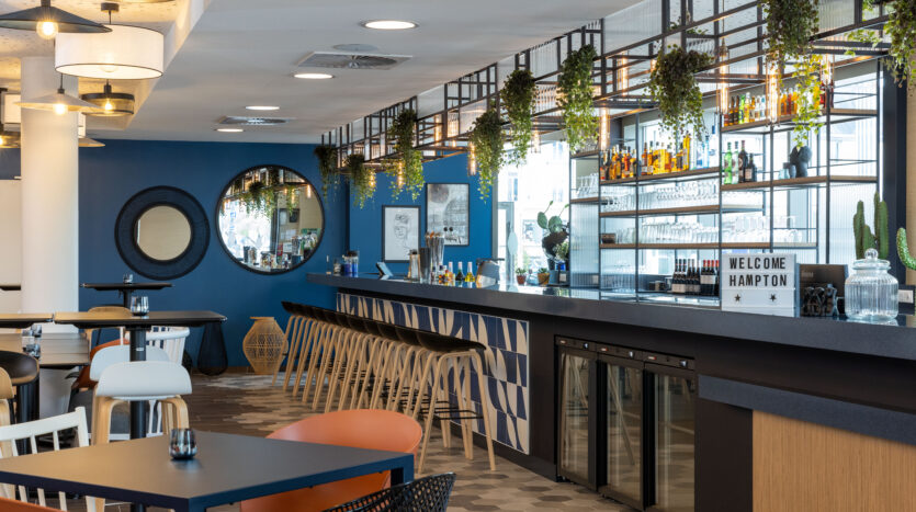 Hampton by Hilton Tours Bar