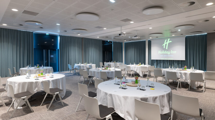 Holiday Inn Paris CDG Airport reunion