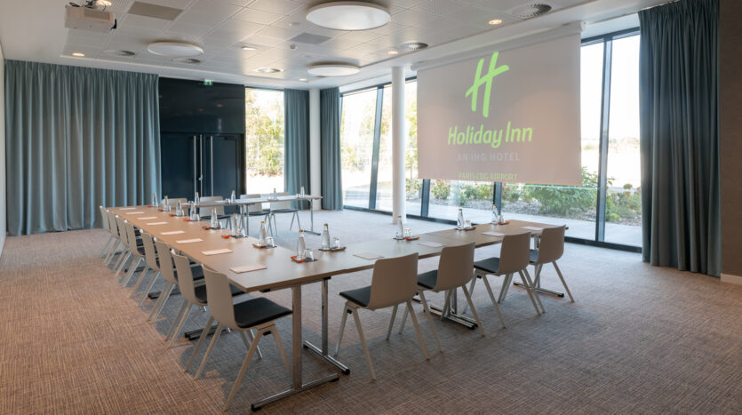 Holiday Inn Paris CDG Airport reunion