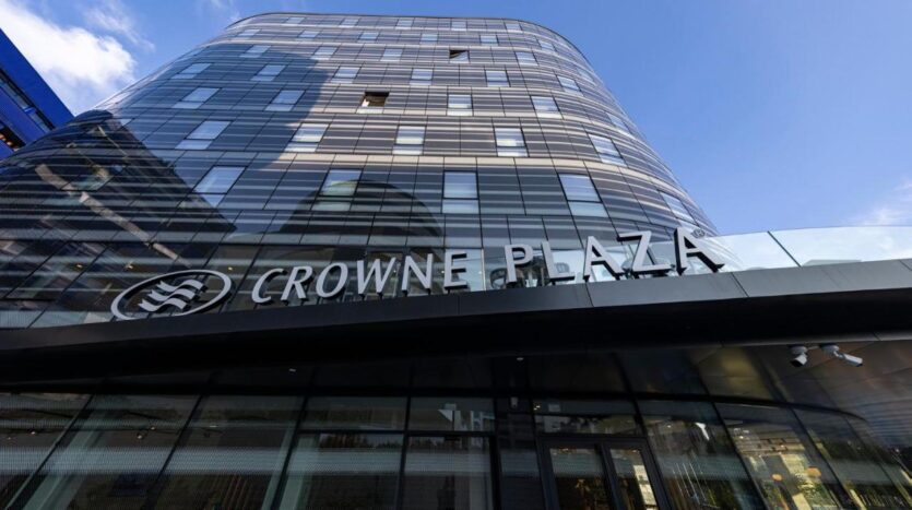 Crowne Plaza Marseille Le Dome facade