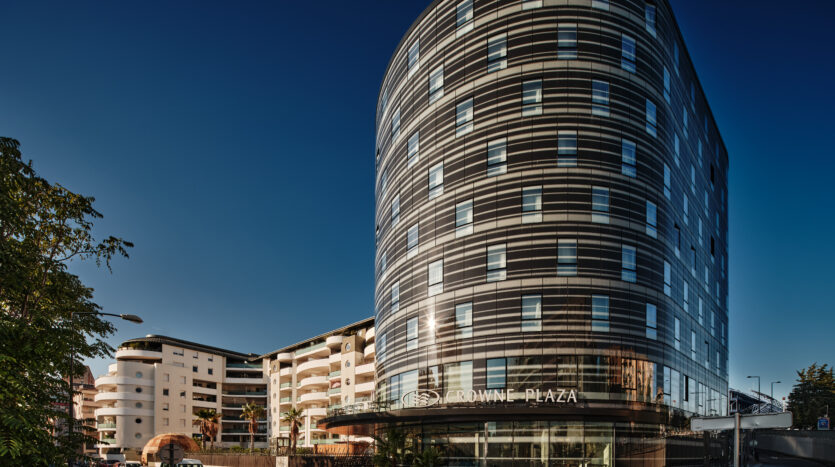 Crowne Plaza Marseille Le Dome facade
