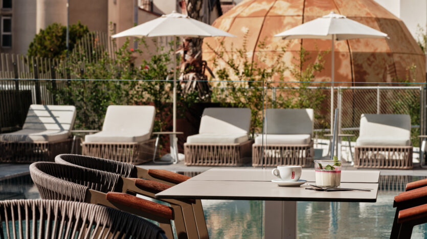 Crowne Plaza Marseille Le Dome terrasse piscine