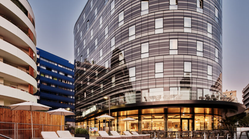 Crowne Plaza Marseille Le Dome facade