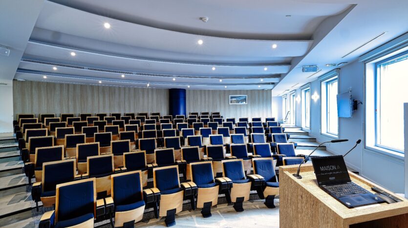 Business Center Tour Egée