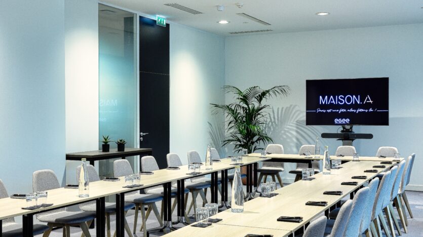 Business Center Tour Egée