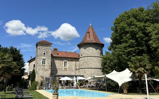 chateau chapeau cornu